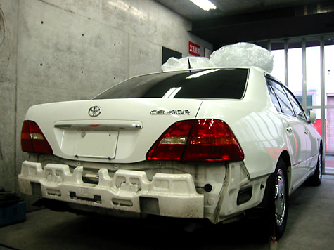 セルシオのバンパ―修理、ラブフォーのドア板金｜東京の和光自動車