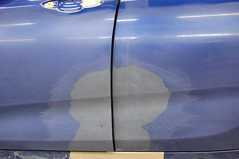 BMW 218i・アクティブ・ツアラー (F45)の前後ドアにサフェを塗装
