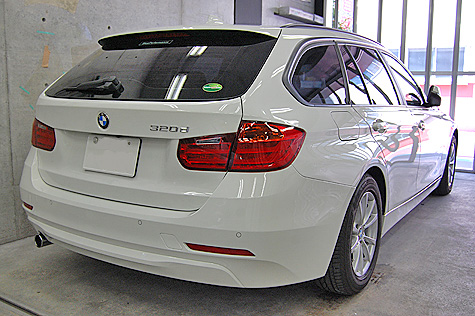 BMW･320d･ツーリング(F31)を後ろから撮影