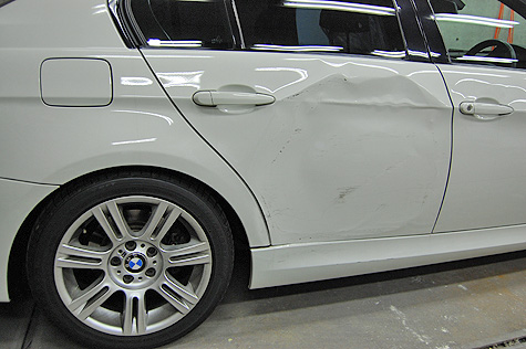 BMW 320i (E90)のドアの凹みの詳細