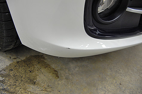 BMW 320i ツーリング･スポーツ(F31)のバンパー下の傷の詳細