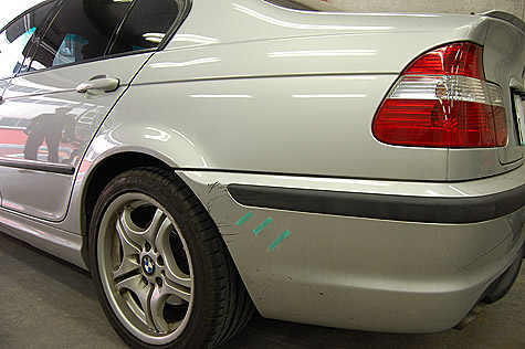 BMW 325i M･スポーツ(E46)のリヤバンパ—の傷