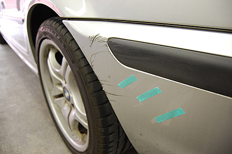 BMW 325i M･スポーツ(E46)のリヤバンパ—の傷の詳細