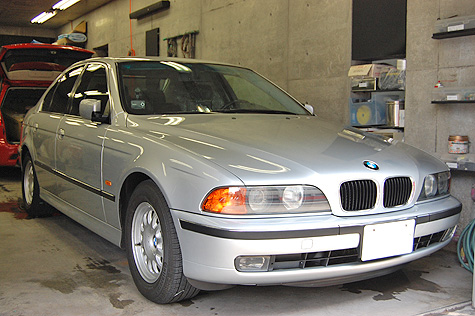 BMW 525i (E39)