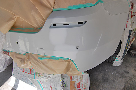 BMW･535i(F10)のバンパ—にサフェを塗装