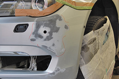 BMW アクティブ･ハイブリッド･7 (F04)のバンパーの修理を開始