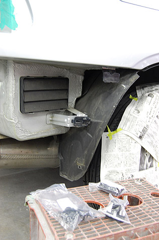 BMW X5 3.0i (E53)のバンパーリテーナーを交換