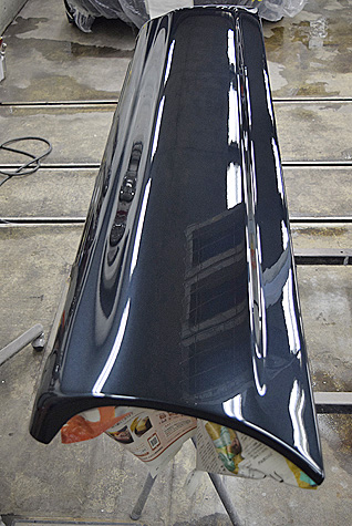 BMW・Z1のサイドパネルを塗装