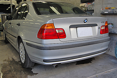 BMW 318i (E46)を後ろから撮影