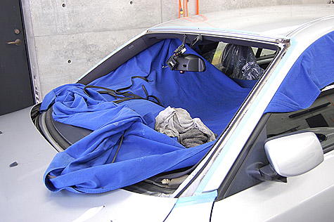 BMW 525i (E60)のフロントガラスを脱着
