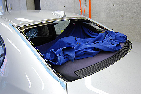 BMW 525i (E60)のリヤガラスを脱着