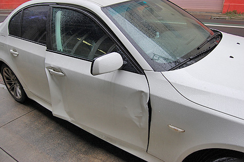 BMW･525i･Mスポーツ (E60)のドアの前側の破損