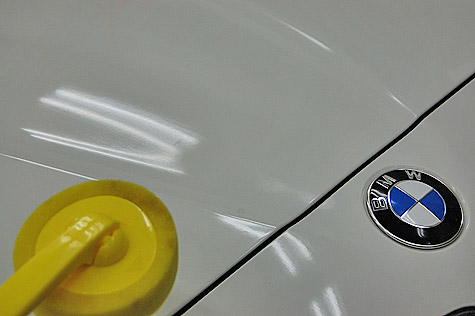 BMW 535i M･スポーツのボディにコーティング剤を塗布