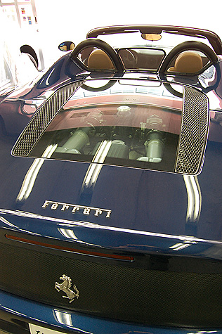 フェラーリ･360･モデナ･スパイダーの幌の蓋のカウル修理