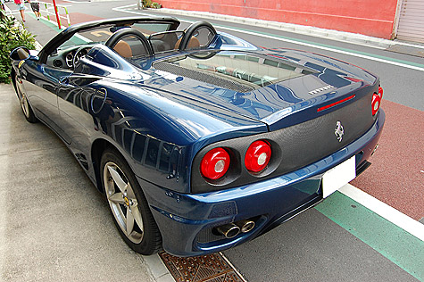 フェラーリ･360･モデナ･スパイダーを後ろから撮影