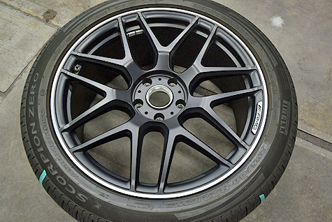 �C�����I�����AMG�G63 (W463A)�̃z�C�[��