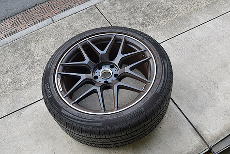 AMG�G63 (W463A)�̉E��z�C�[����E��