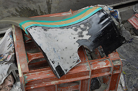 ポルシェ911ターボのサイドスカートを修理