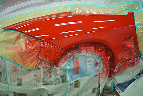 ポルシェ・ボクスター・Sのリヤフェンダーに赤を塗装