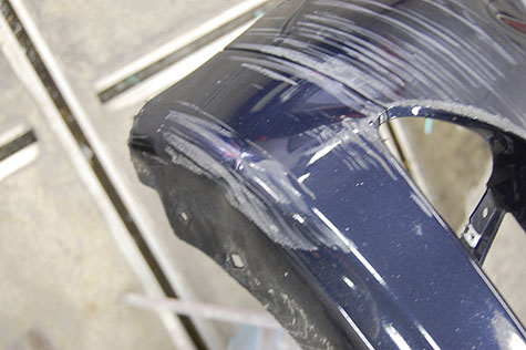 BMW320i･ツーリング(E91)の前バンパ—の破損の詳細