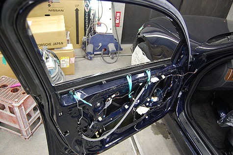BMW320i･ツーリング(E91)のドアのバラシ