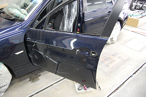 BMW320i･ツーリング(E91)のドアのバラシを撮影