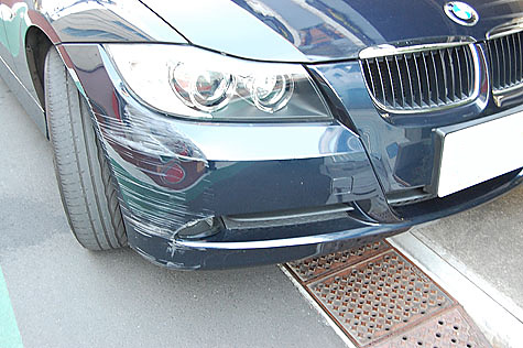 BMW320i･ツーリング(E91)の前バンパ—の傷