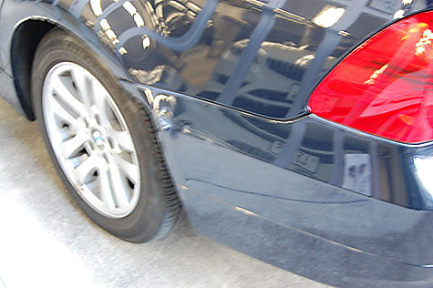 BMW320i･ツーリング(E91)のリヤバンパー側面の傷