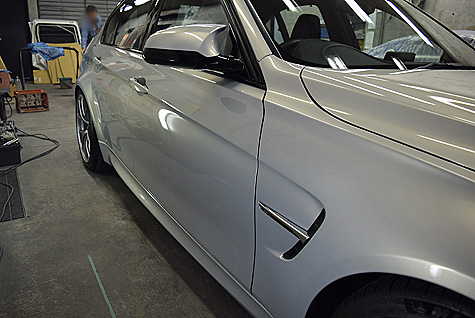BMW・M3セダン(F80)の右側面