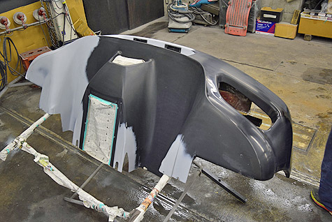 フェラーリ・360・モデナのバンパー下面にサフェを塗装