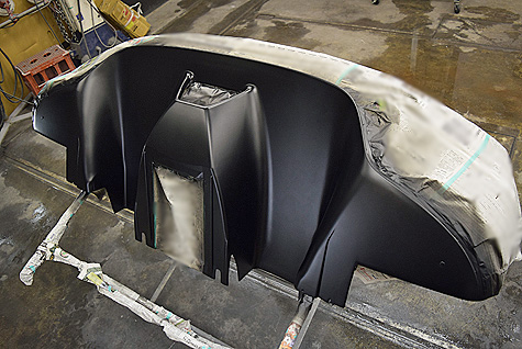 フェラーリ・360・モデナのバンパー下面に艶消し黒を塗装