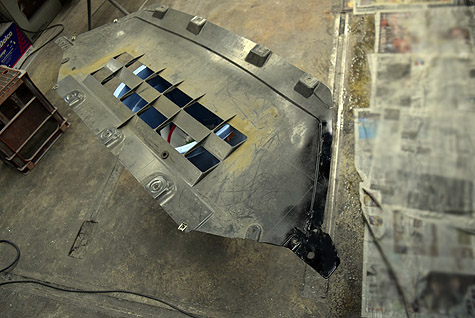 �t�F���[���E�J���t�H���j�A�̃A���_�[�J�o�[�������h��