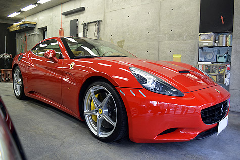 �t�F���[���E�J���t�H���j�A�̑O�o���p�[�C��