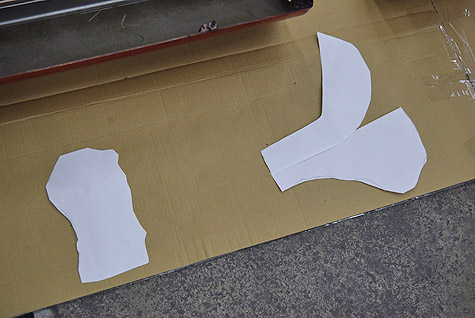 フェラーリ・F355のリヤバンパーに貼ったFRPの型紙