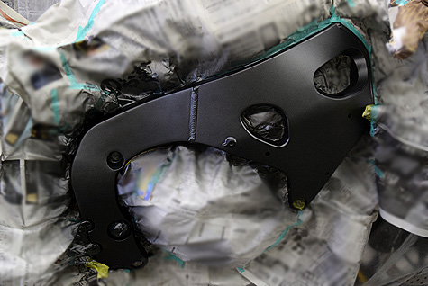 �z���_�CBR1000RR (SC59)�̉E�t���[���ɔ����u���b�N���y�C���g