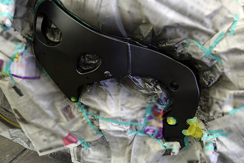 �z���_�CBR1000RR (SC59)�̉E�t���[���ɔ����̍����y�C���g