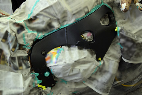 �z���_�CBR1000RR (SC59)�̍��A���~�t���[���ɃT�t�F��h��