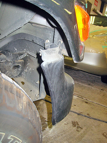 �W�[�v������O���\�̃R�[�i�[�o���p�[�̔j��