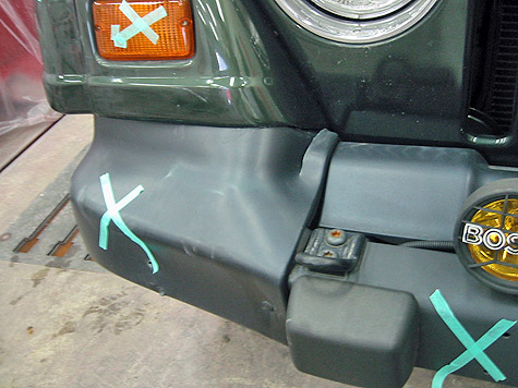 �W�[�v������O���\�̉E�O�R�[�i�[�o���p�[�̔j��