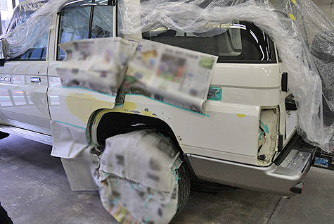 �����N���V�O�̃h�A�ƌ�t�F���_�[�ɕt�����p�e������