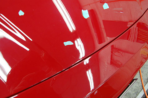 Maserati 3200GTのボンネットの凹み