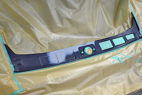 ポルシェ･911･ターボルックのリヤのコアサポートにサフェを塗装