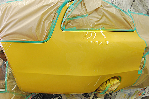 ポルシェ968クラブスポーツのバンパーに黄色を塗装