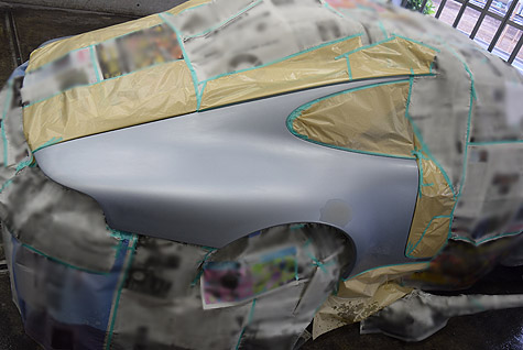 ポルシェ･911･カレラ(993)のリヤフェンダー右側にサフェを塗装