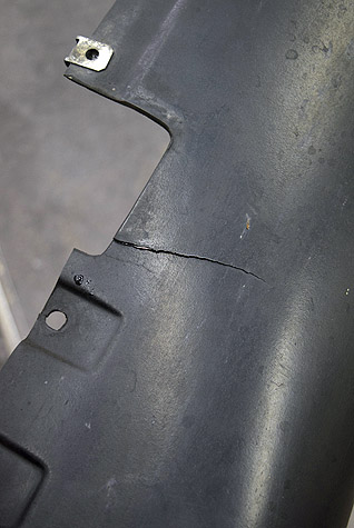 ポルシェ･911･ターボSのスカートの割れの詳細