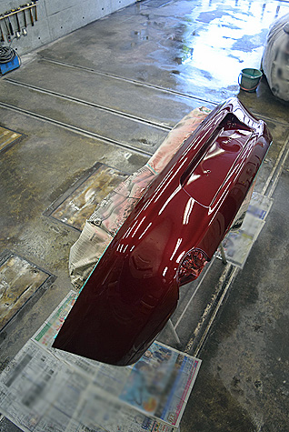 ポルシェ･911･ターボSのリヤバンパーを塗装