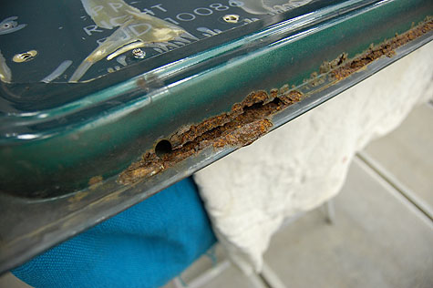 ミニ修理実績 ミニbmc Mk10 ドアの錆びとルーフの塗装劣化