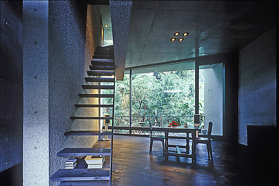 �A���l�̃��r���O